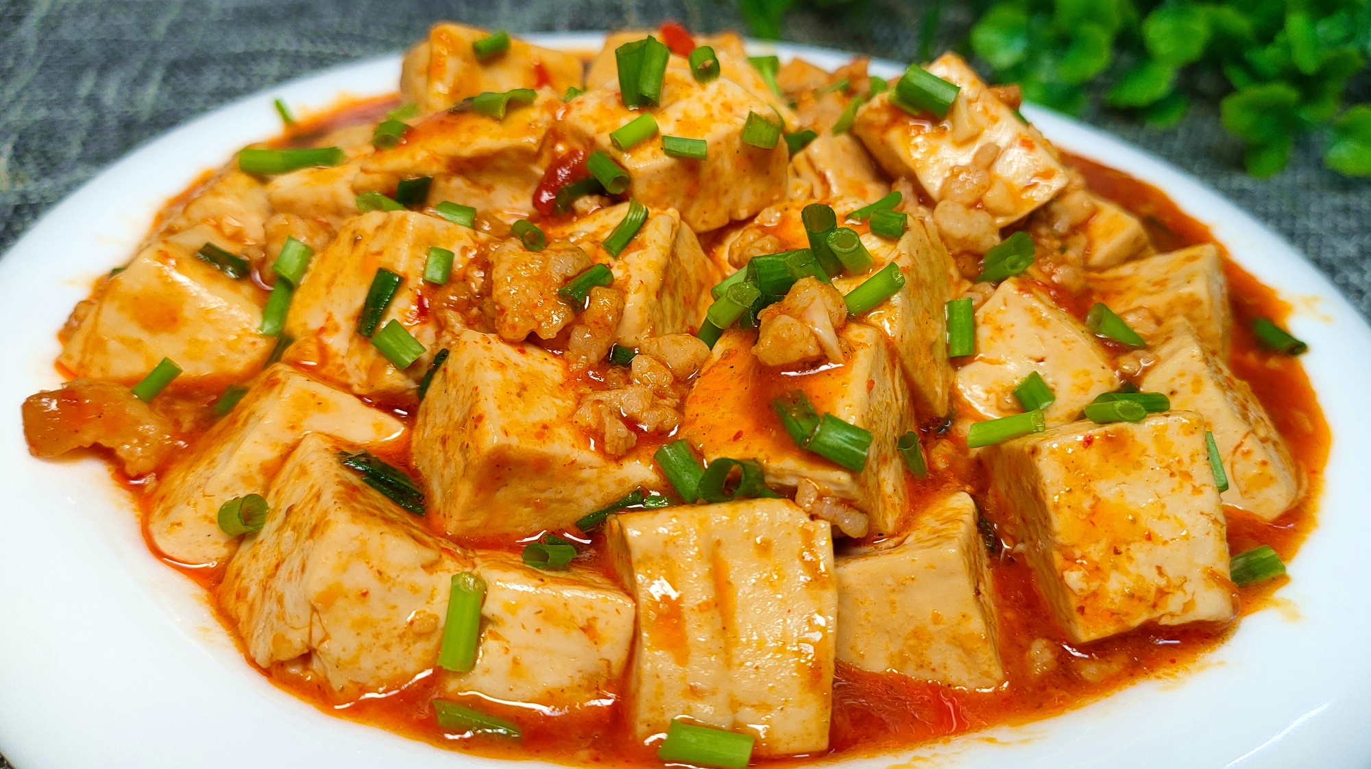 原来麻婆豆腐这么简单，大厨教2个技巧，豆腐鲜嫩入味，太下饭了