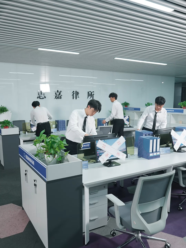 《离婚后,金牌律师赢麻了》 30