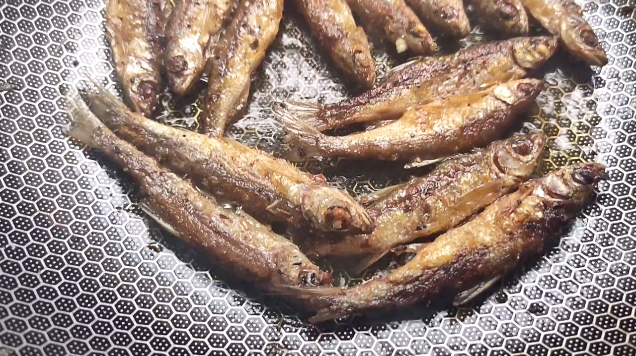 这样烹饪出来的“翘嘴鱼”,一口一个骨头都不吐,实在太香了