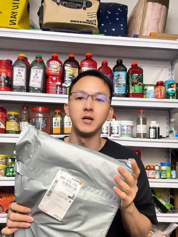 野营者碳纹活鱼桶,钓鱼桶,加厚装鱼桶,折叠鱼护桶,多功能水桶