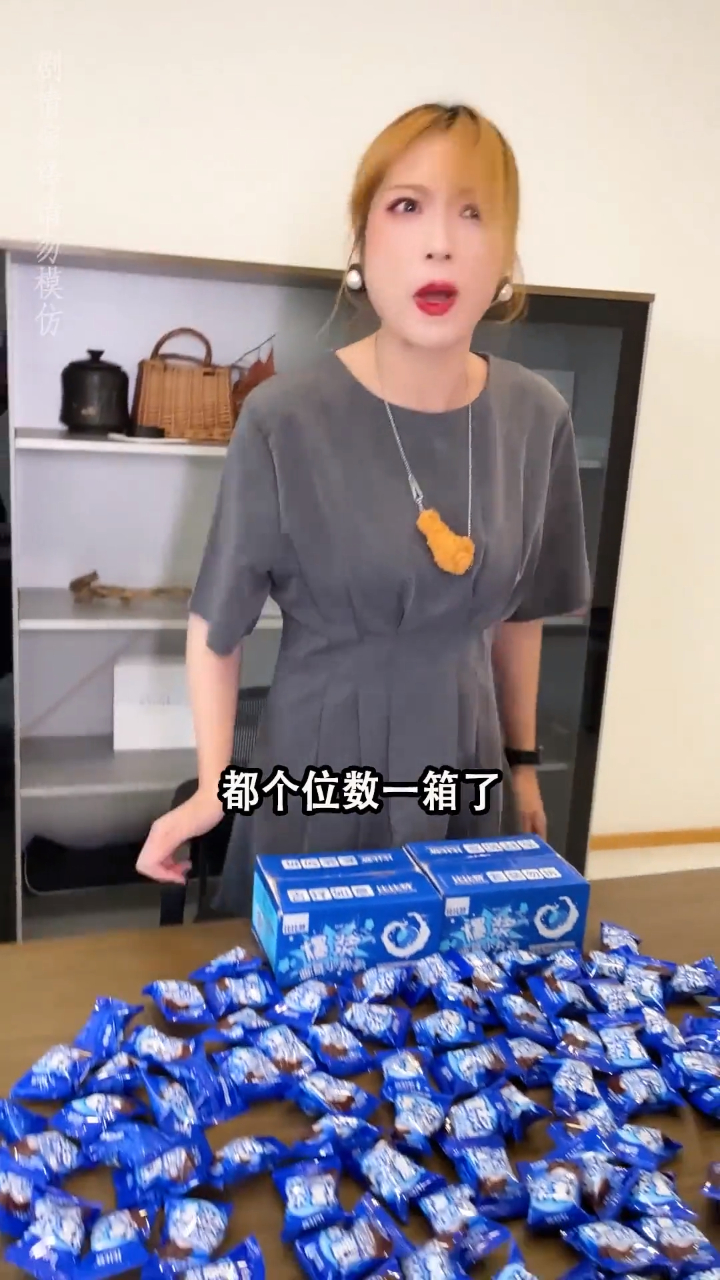 爆浆曲奇小丸子 酥酥脆脆,感受细腻白巧在舌尖化开～据说甜甜的女生都爱吃甜