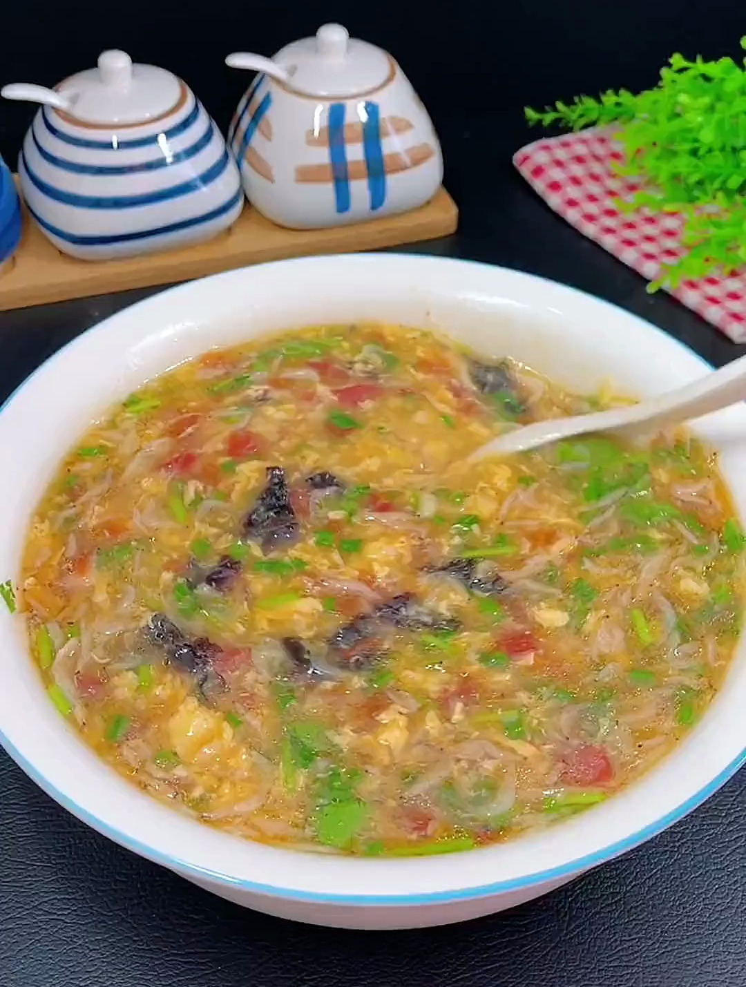 孩子的早餐真的很重要,一定要吃的有营养,试试这个疙瘩汤