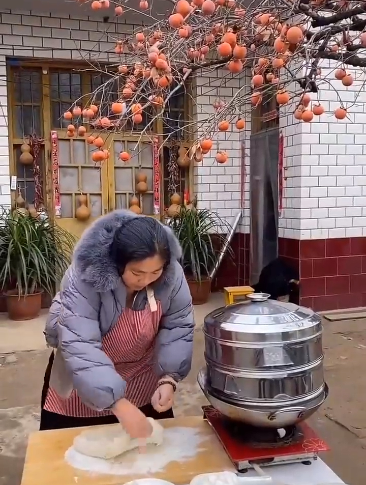 今天打算蒸馒头吃,在蒸个鸡蛋酱