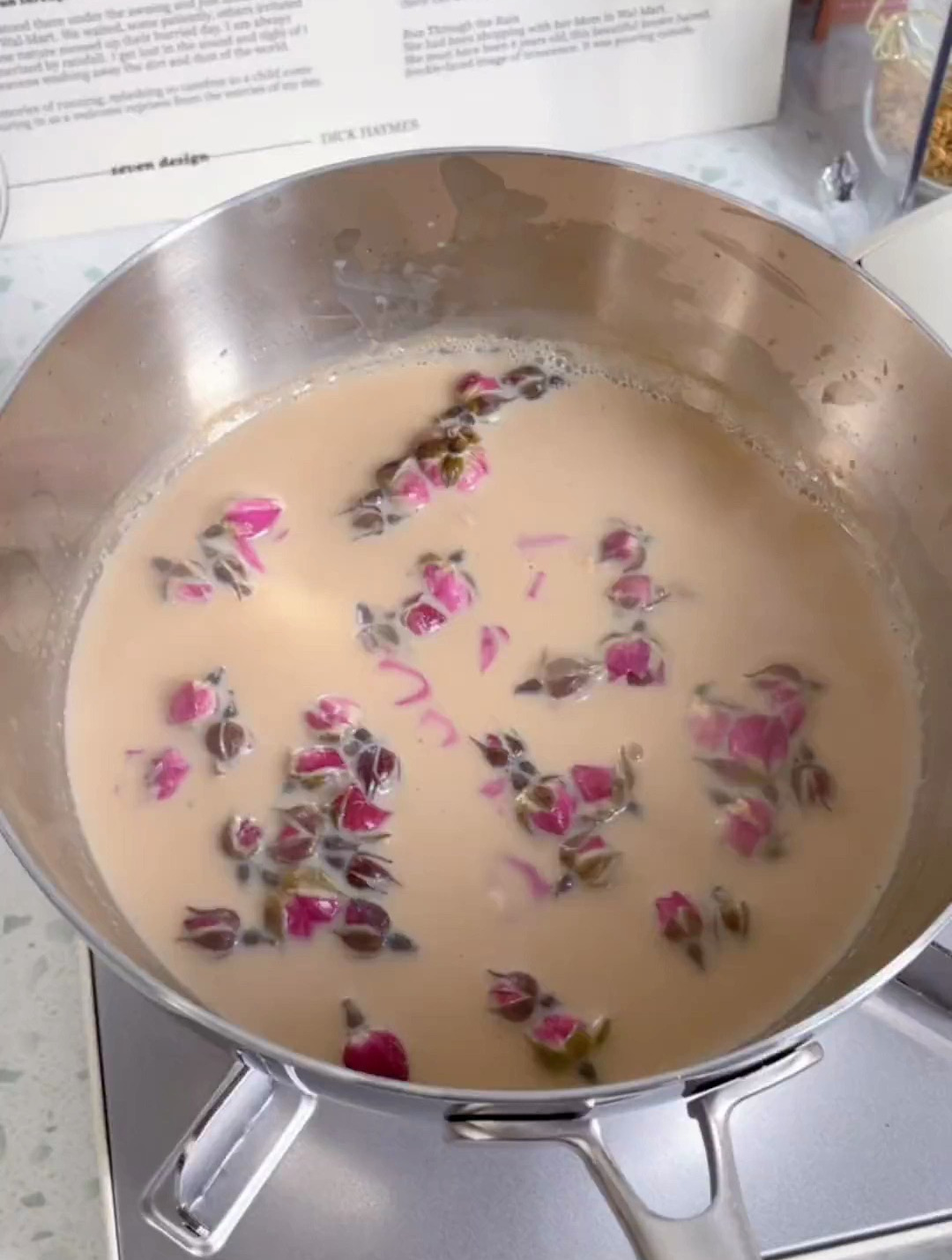 自己做的焦糖玫瑰奶茶真的太好喝了!