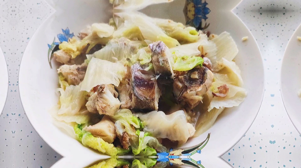 “鳕鱼炖白菜”这样做才好喝,汤鲜味美,营养丰富又大补