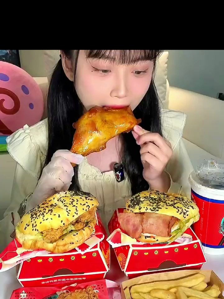 周末向塔门出发,烤鸡腿嘎嘎香还有薯条炸鸡汉堡星人大大大大满足