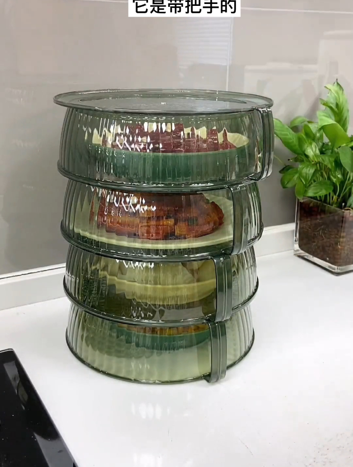 冬天不想让饭菜冷得快可以安排一个保温菜罩,延长保温时间又防尘
