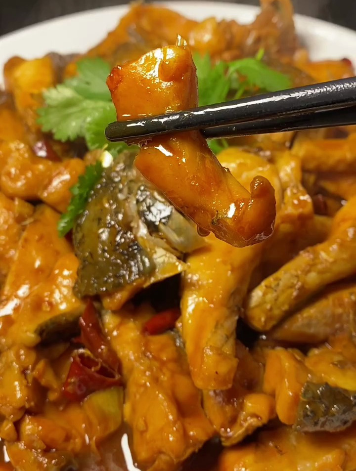 黄焖鱼这样做 不用煎也不用炸 做法简单味道还特别好吃