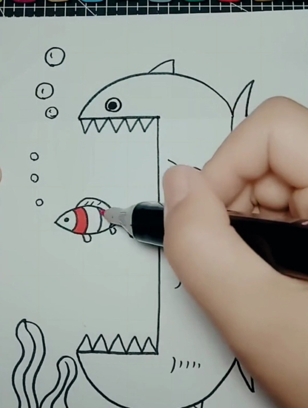 大鱼吃小鱼简笔画