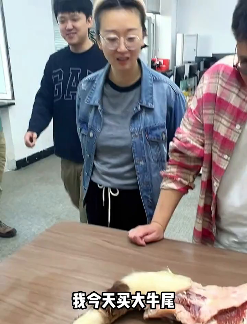 在东北啥食材都能做成铁锅炖!