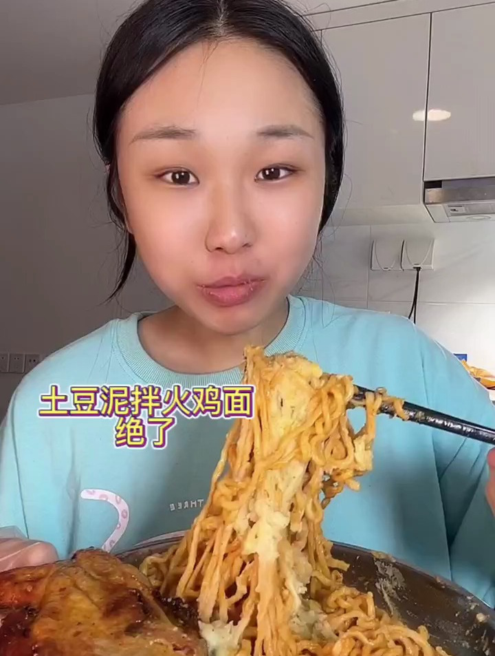 来啦,今天的美食很独特哈哈哈