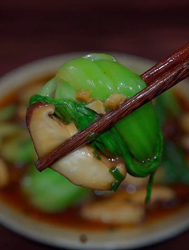 香菇青菜这么做清爽不油腻,吃多了也不长肉