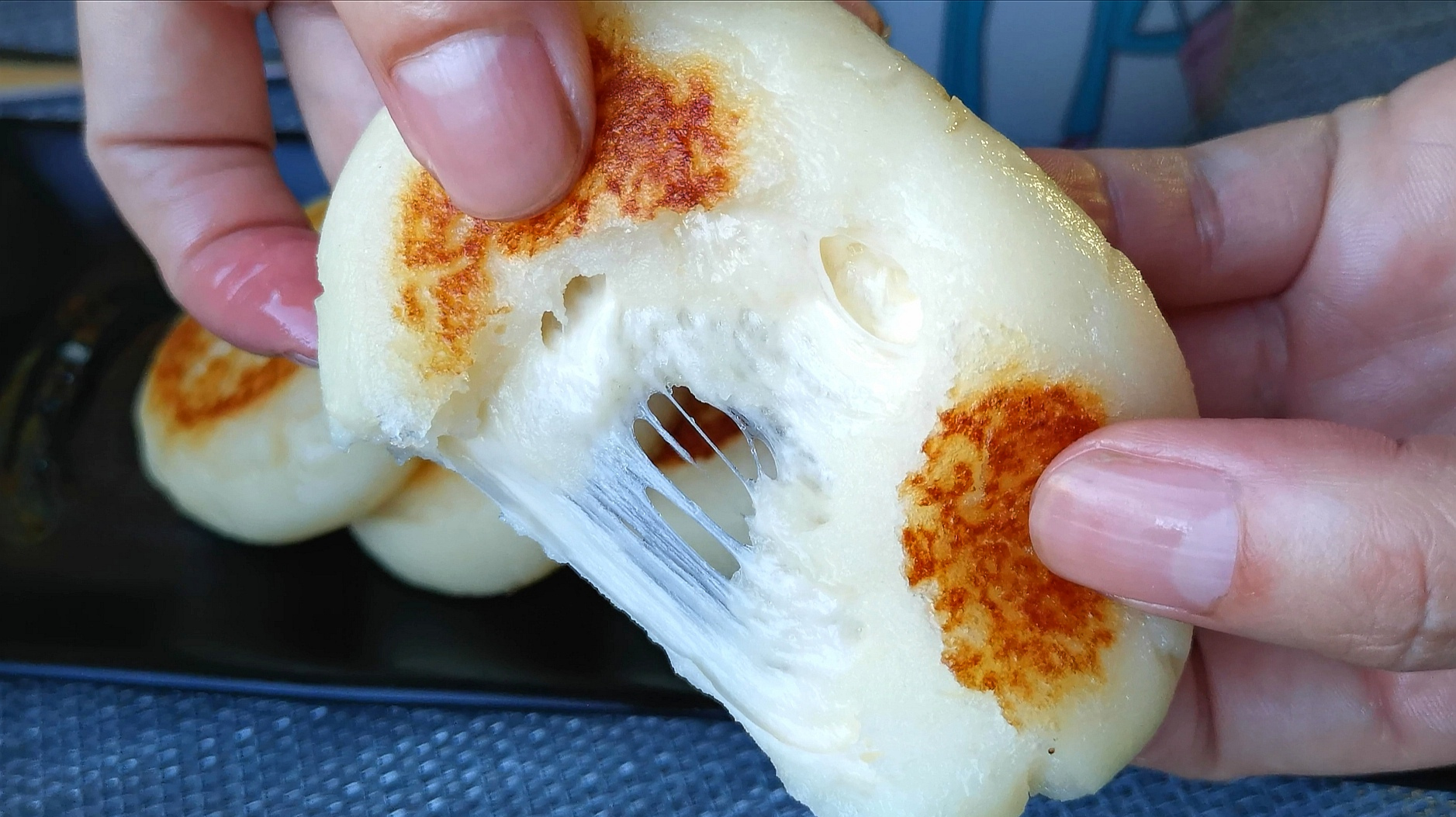 土豆好吃有诀窍,教你拉丝土豆饼做法,香甜拉丝,学会做给孩子吃