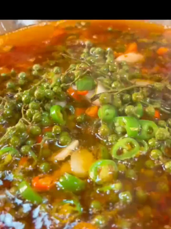 今天做一道麻辣鲜香的藤椒肉片