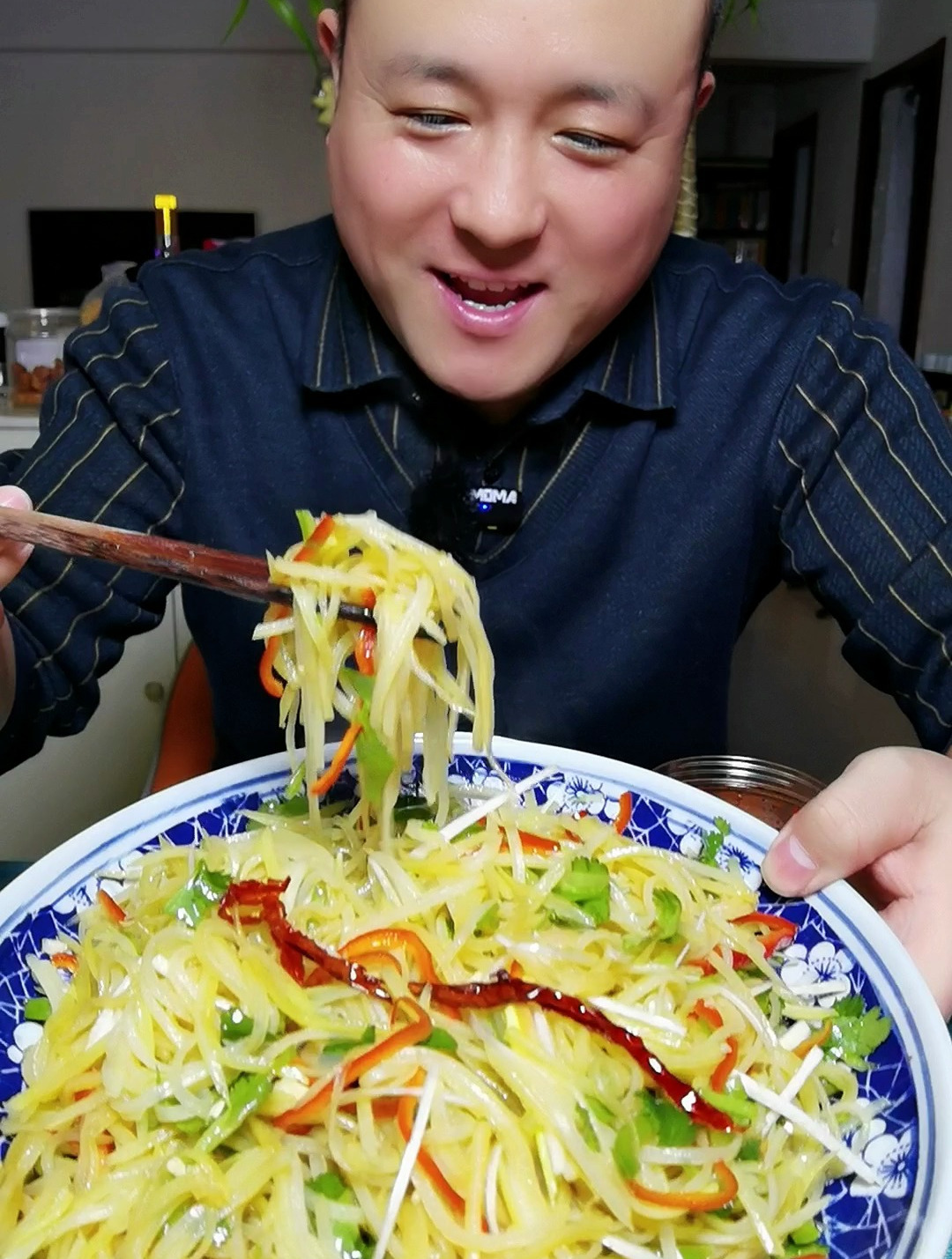 简单农家饭,凉拌土豆丝疙瘩汤,吃上吃一点太香了