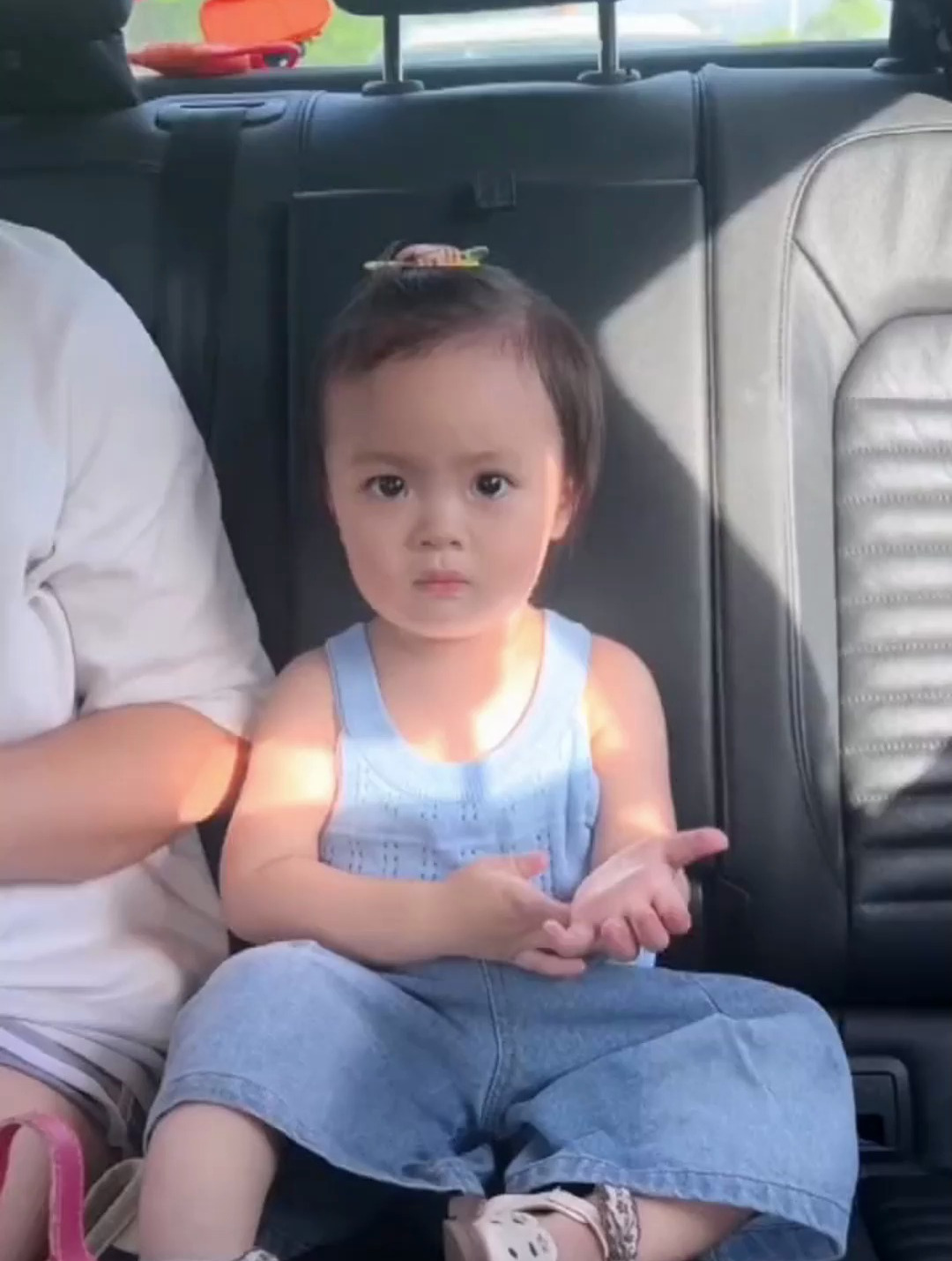 生个女鹅吧这样你就可以拥有很多可爱头像养一只吧