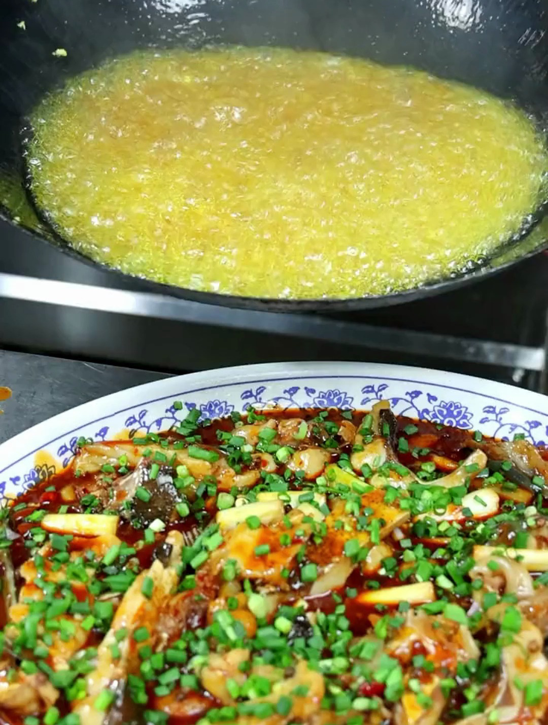 今天做一道江湖名菜豆瓣鱼,好吃的关键在于黑豆瓣酱