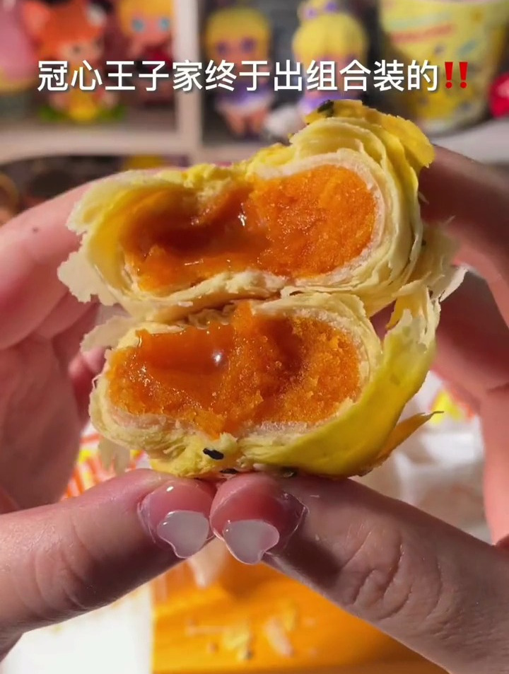 这个蛋黄酥的馅料多到像不要钱似的