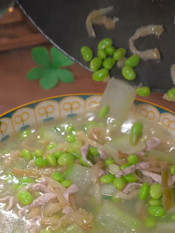 好喝的冬瓜榨菜毛豆汤