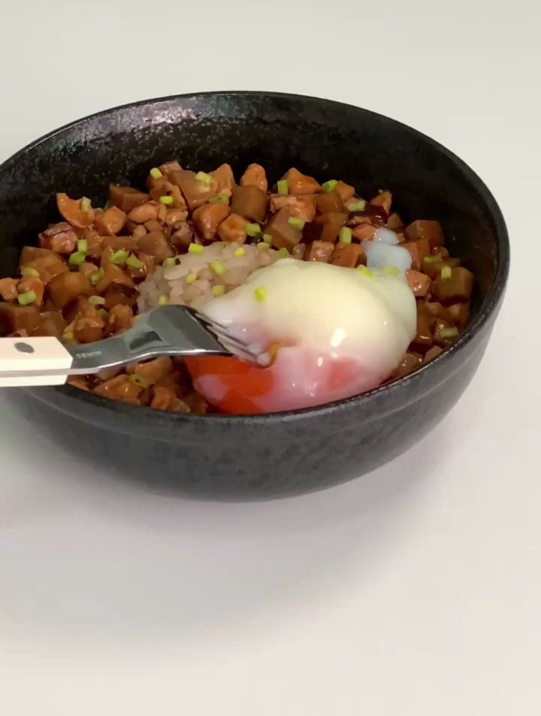 5分钟减脂餐红烧芋头香菇肉末盖饭!