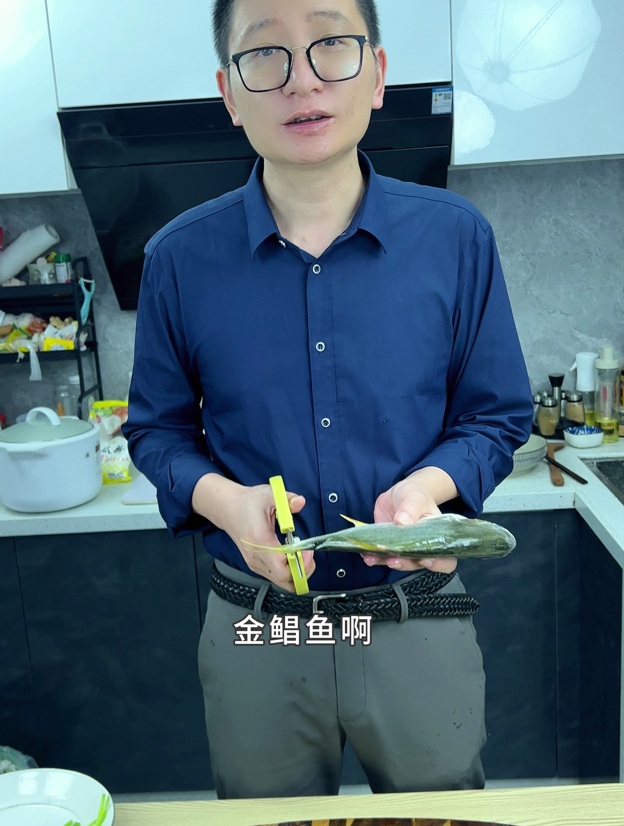 金鲳鱼不要只拿来红烧或清蒸了,拿来干煎也非常好吃~
