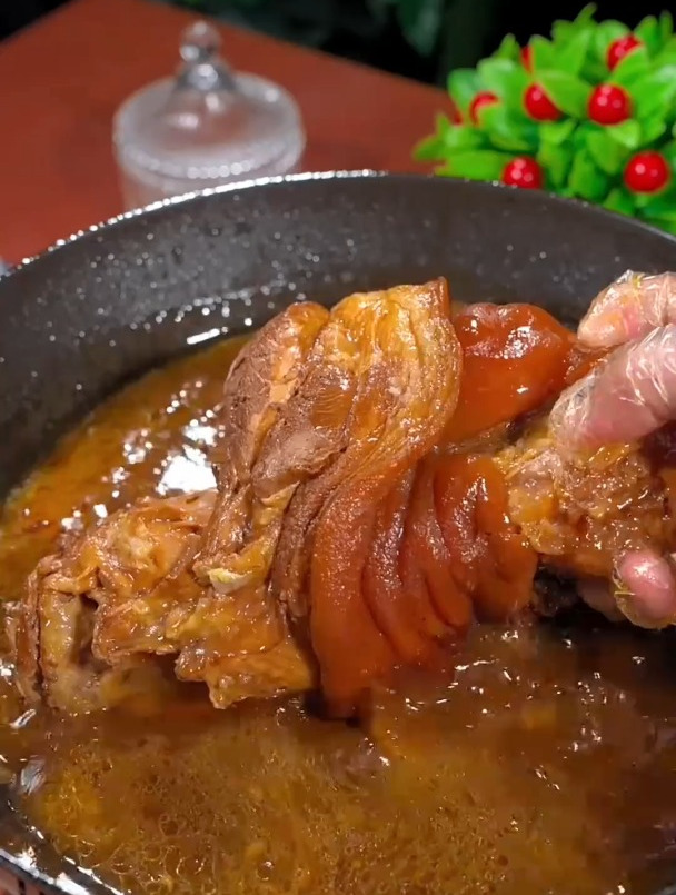 卤肘子做法-酱肘子