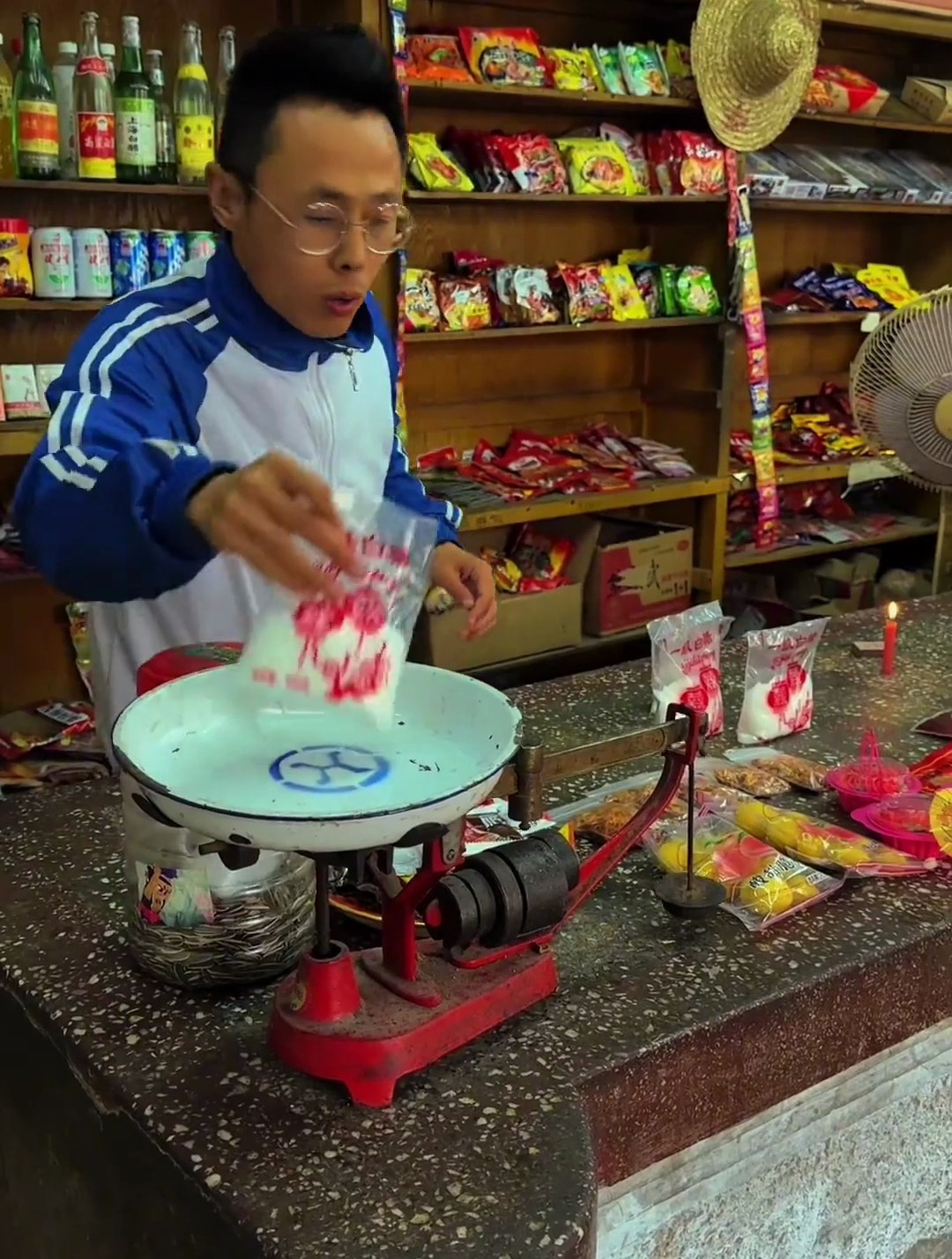 我敢说 90年代没有几个人小时候吃过这个小蛋糕