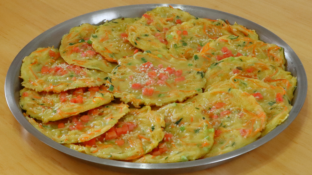 土豆又出新做法,有蔬菜有鸡蛋,再来一杯热牛奶,早餐完美搭档