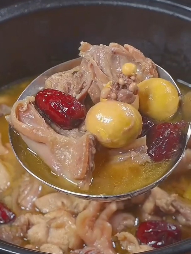 家里有老母鸡,你就这样做
