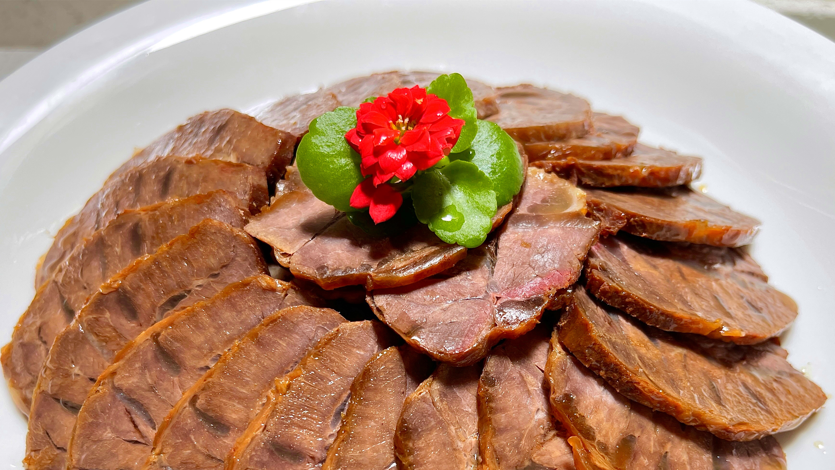 年菜必备酱牛肉,大厨教你在家做,鲜嫩入味,口感了得