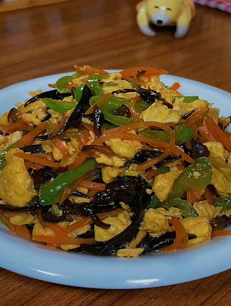 下班不知道吃啥?你可以试试这个青椒炒鸡蛋,简单又美味