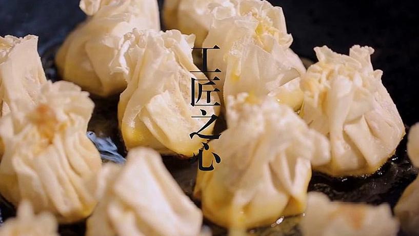 #千城早餐# 【舌尖上的青城味道:来二两烧麦】“垂垂如细囊、团团如小饼”,说的就是烧麦。今