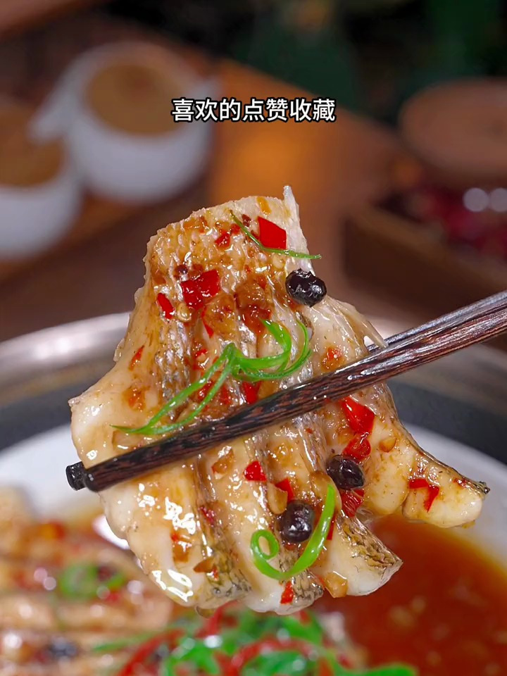 鲜嫩可口的豉汁蒸鲈鱼