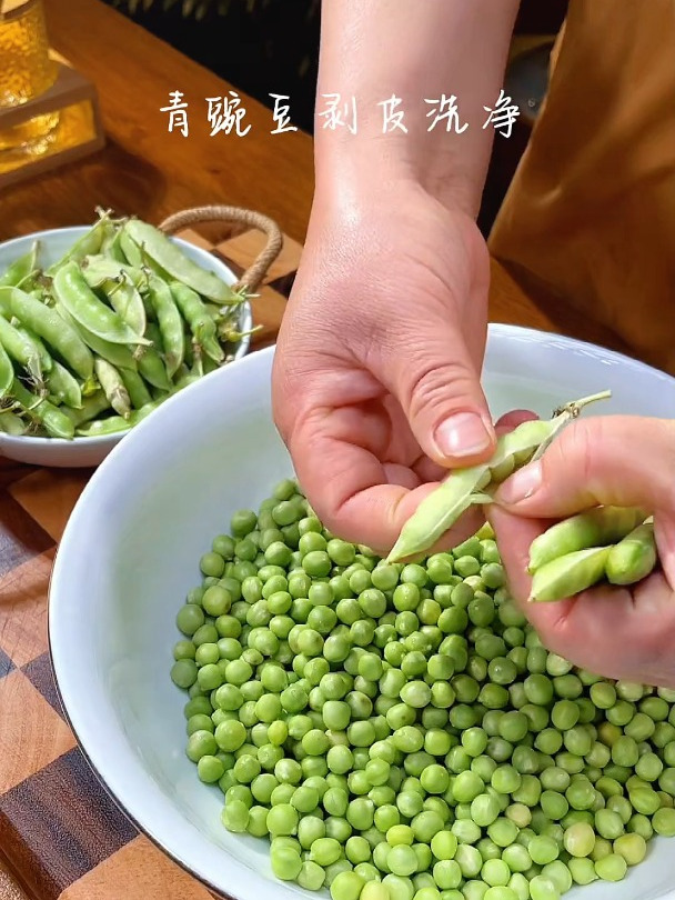 小时候你们有没吃过这个清香甜糯的豌豆糕