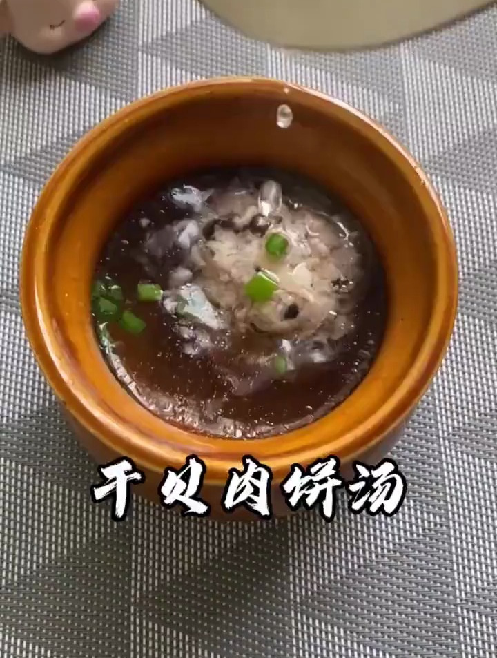 这样炖出来的肉饼汤清润好喝,大人小孩都喜欢