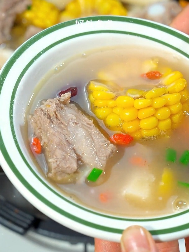 板栗排骨汤喝,汤鲜味美,滋润又营养