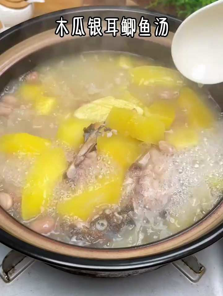 夏天银耳汤配什么最好