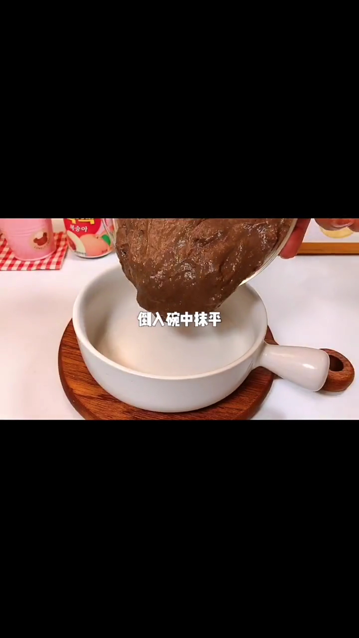 好久没做小甜品了。这款巧克力牛奶糕 真的也太好吃了吧 烘焙小白也能轻松搞定