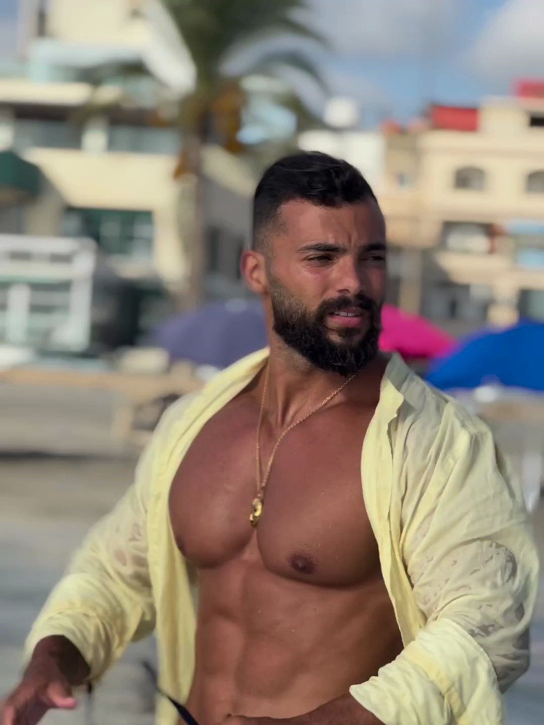 这哥们的胸肌好有型 肌肉男