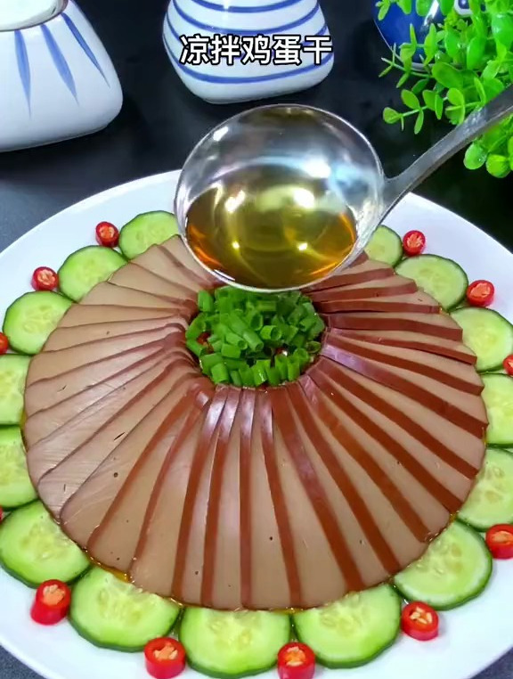 鲜嫩爽口的鸡蛋干开胃又解馋,搭配豆芽,口感Q弹嫩滑