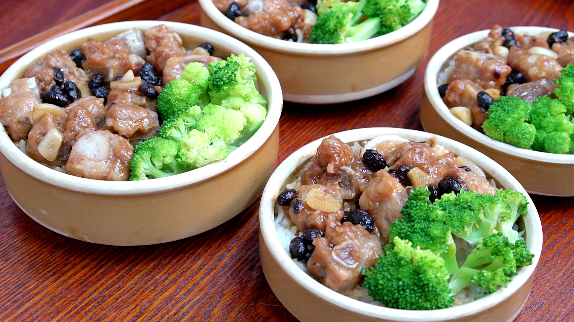 客家豉汁排骨钵仔饭,简单美味,全家一人一碗,肉滑饭香能吃两碗
