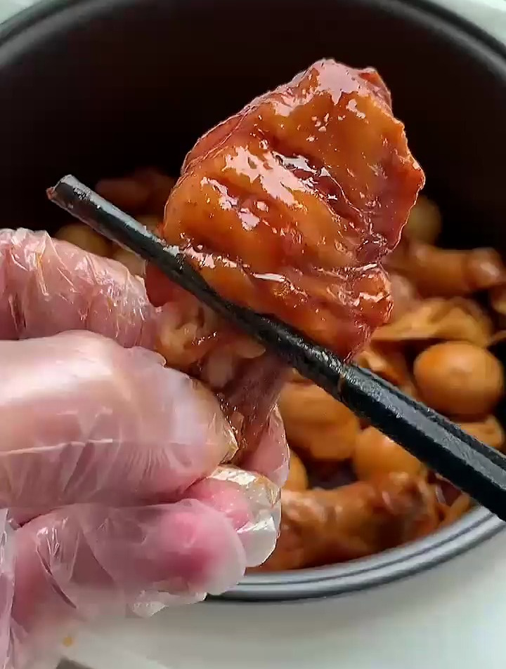 不用加一滴水做好吃的电饭煲焖菜,做法简单,孩子放假就吃它了