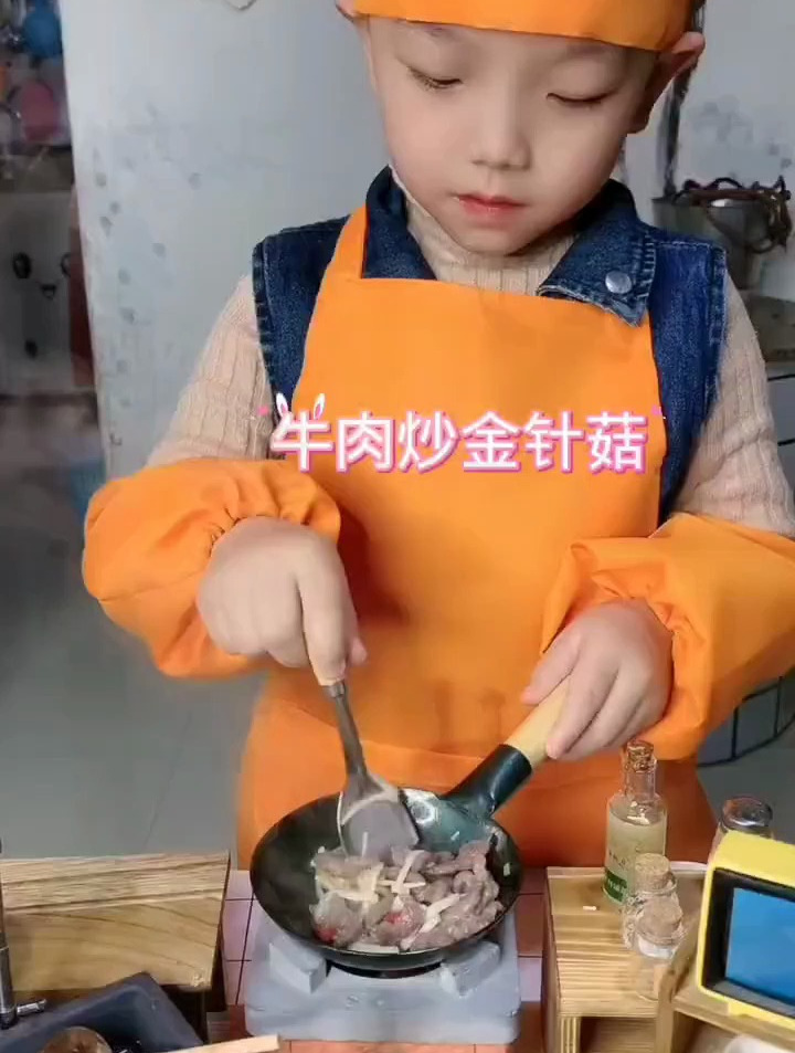 迷你厨房牛肉炒金针菇