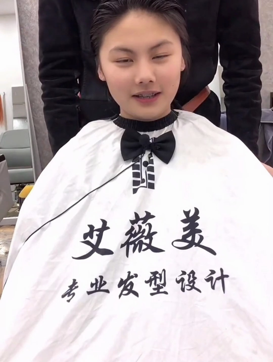 自家粉丝,小姐姐想要改变一款帅气酷一点的发型安排鲻鱼头