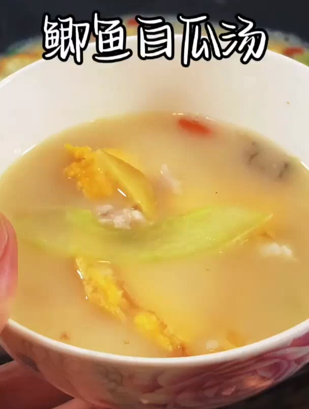 鲫鱼白瓜鸡蛋汤,汤浓奶白营养丰富,大人小孩都爱喝 鲫鱼汤