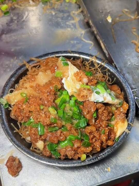 隐藏在惠州小巷里的8块双拼蛋肉肠粉,味道简直绝了!只有少数本地人知道!你们一般晚上吃什么?