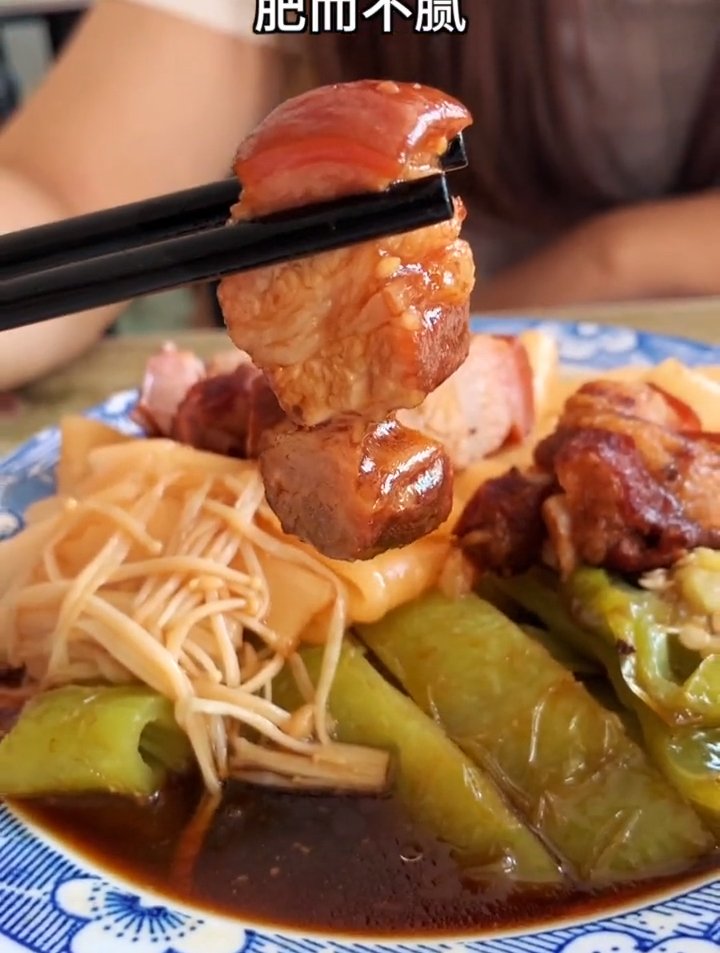 好吃又实惠的甏肉干饭,开店十来年天天排队