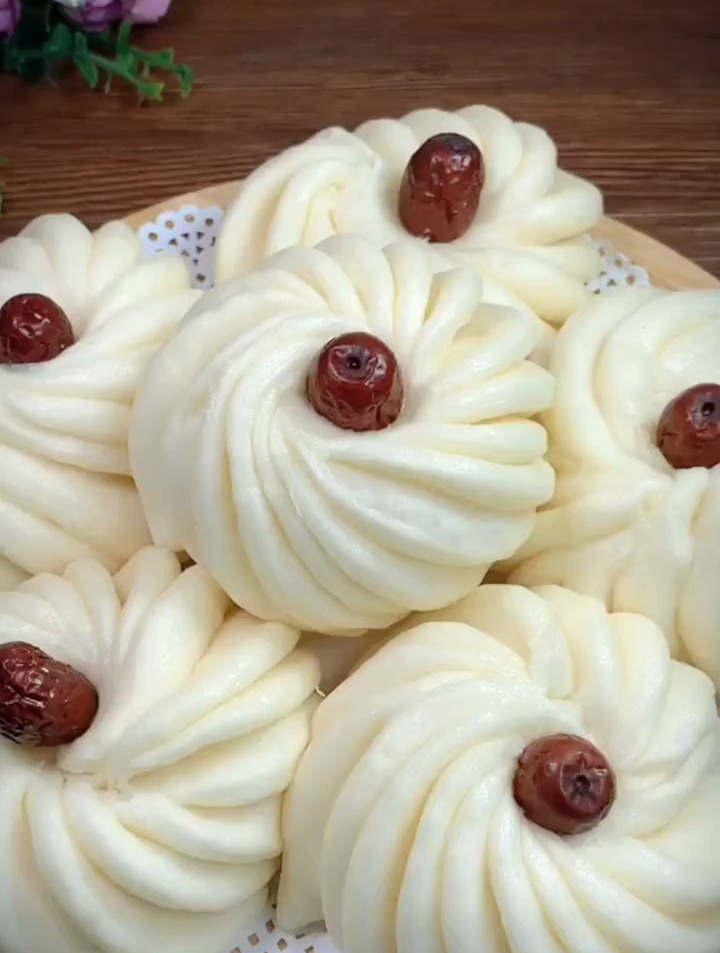 今天我做了枣花馒头,既好吃又好看的那一种,你要还说不好吃