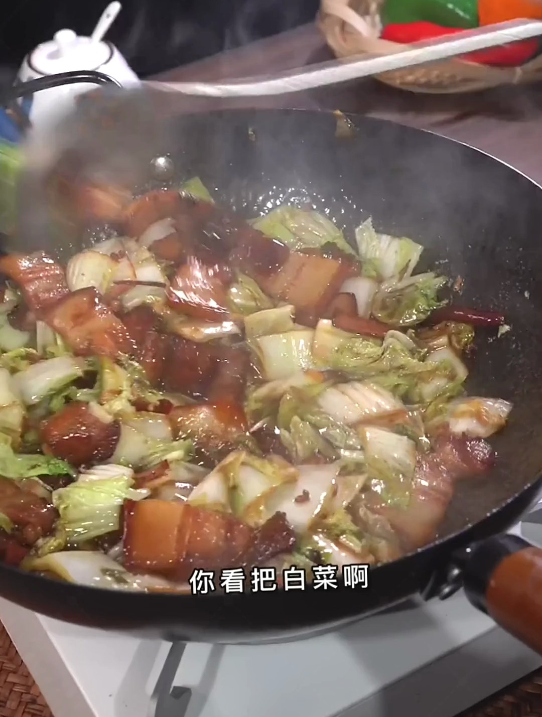 在我们农村～没有什么是一顿大锅菜,解决不了的!猪肉炖粉条