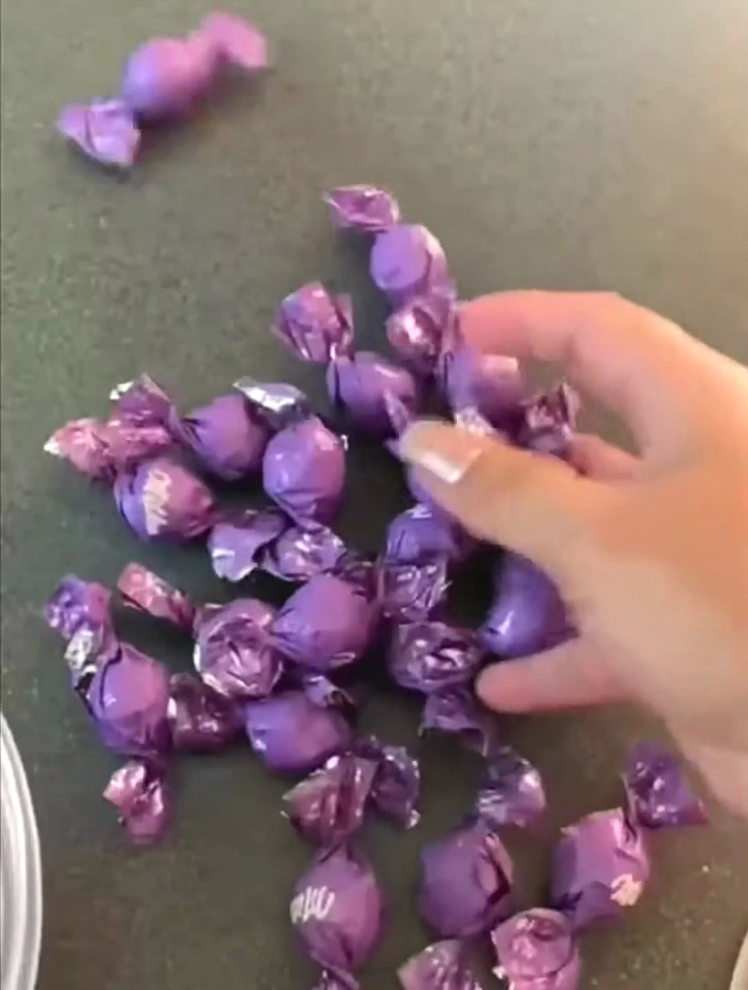 ASMR:用巧克力和熔岩面包装满拼盘